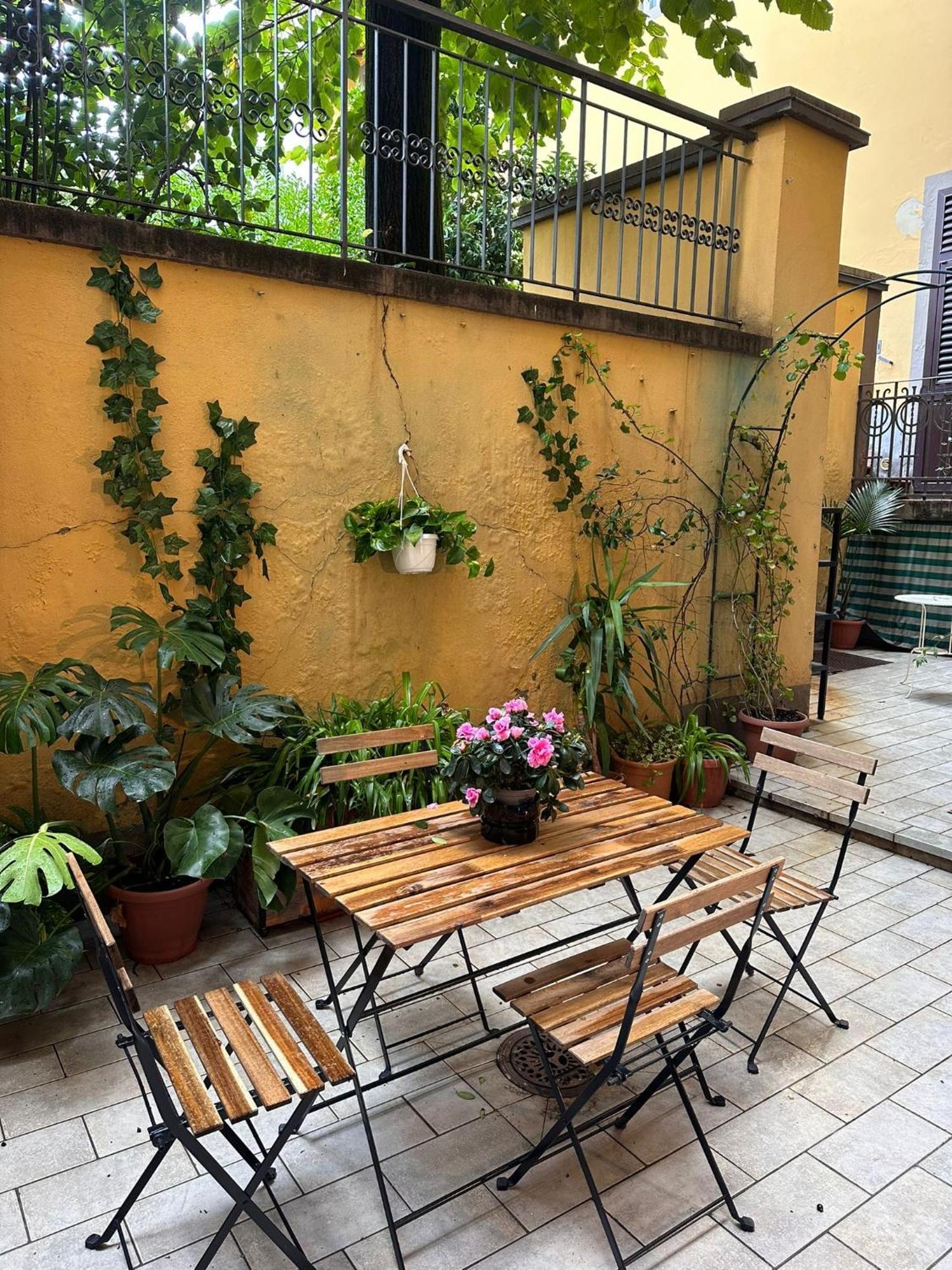 One-Bedroom Apartment With Patio フィレンツェ エクステリア 写真